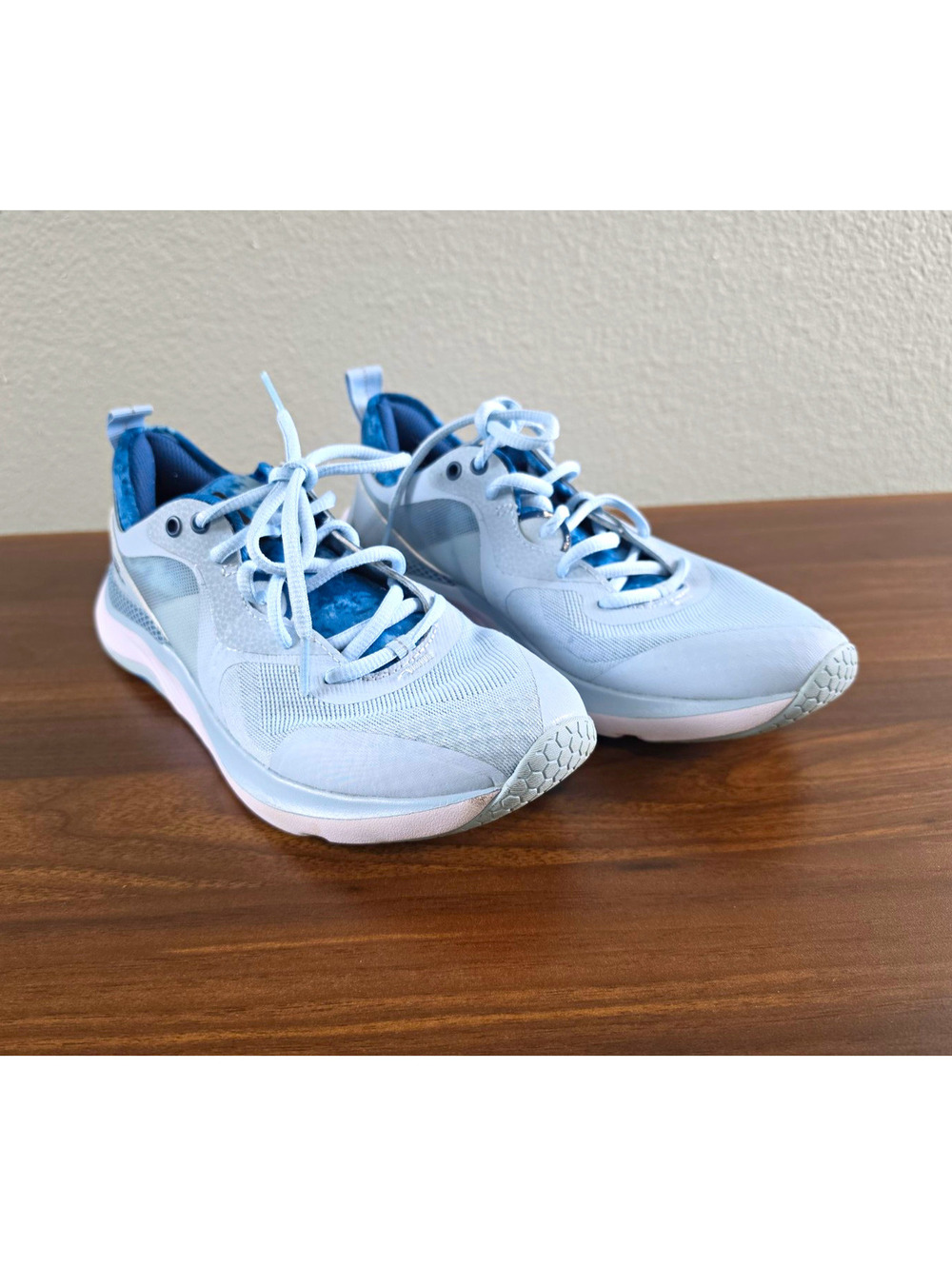 Under Armour HOVR Omnia Lace-Up Low Top Mesh Sneakers Blue/White 3026006-300